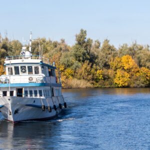 Paseo en barco por el río